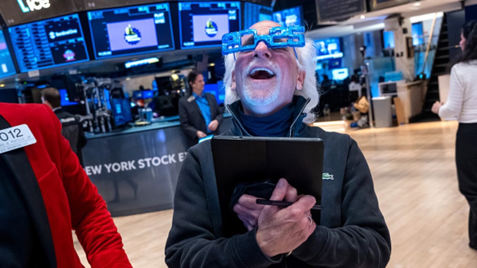 stock-futures-rise-slightly-to-begin-2025-after-s&p-500-notches-back-to-back-annual-20%-plus-gains