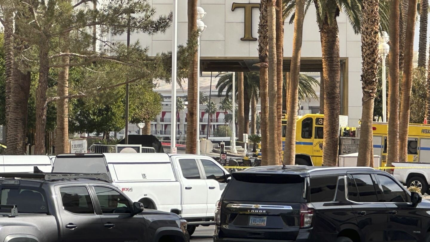 muere-una-persona-al-incendiarse-y-explotar-un-tesla-cybertruck-fuera-de-hotel-de-trump-en-las-vegas