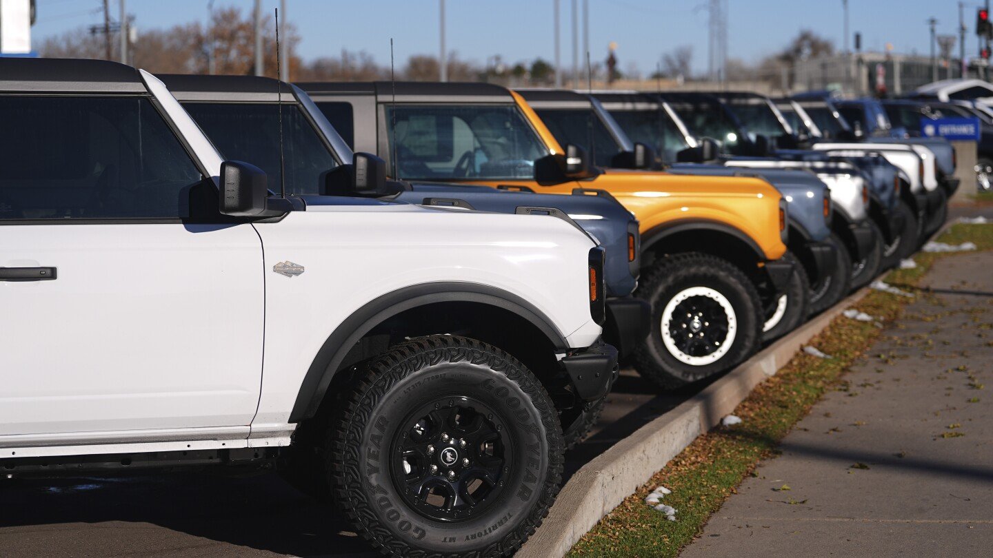 us-new-vehicle-sales-rose-2.7%-last-year-as-prices-and-interest-rates-dropped-a-little