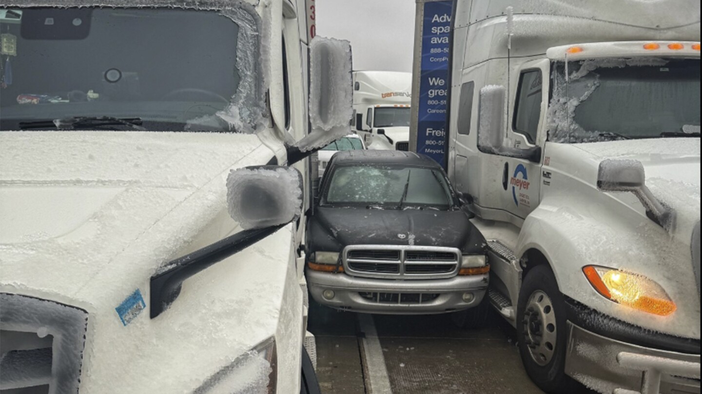 chiefs-stranded-in-kc-as-ice-shuts-down-airport-and-blizzard-like-conditions-sweep-through-midwest