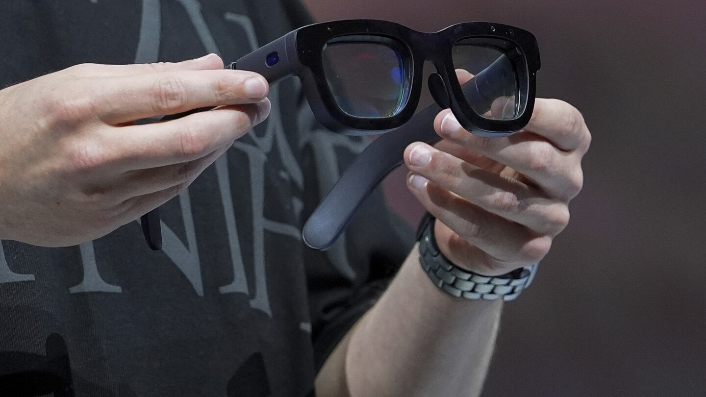 what-to-know-about-the-meta-glasses-the-new-orleans-attacker-used-to-scout-the-french-quarter