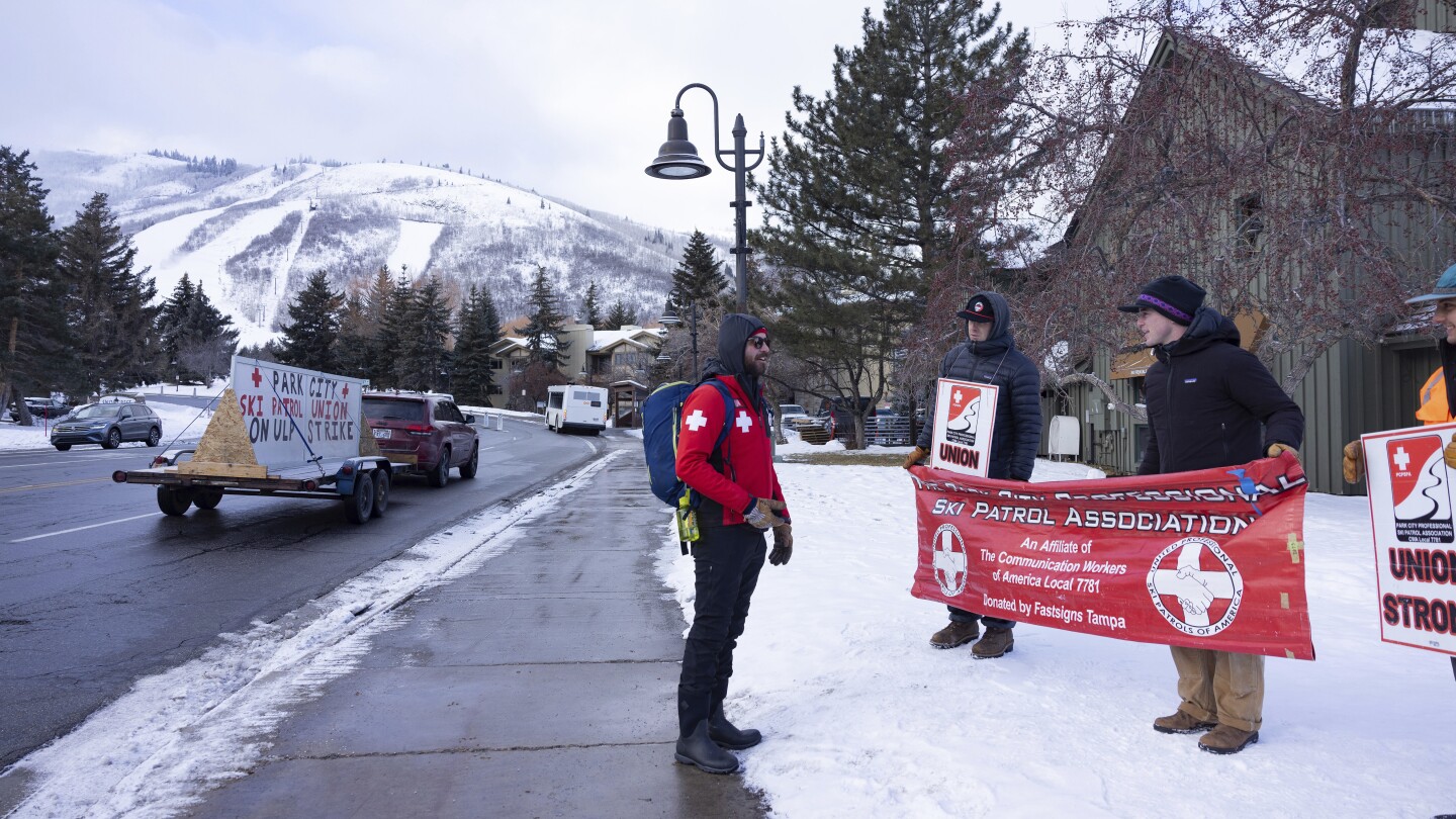 striking-ski-patrollers-at-the-biggest-us-resort-return-to-work-claiming-victory