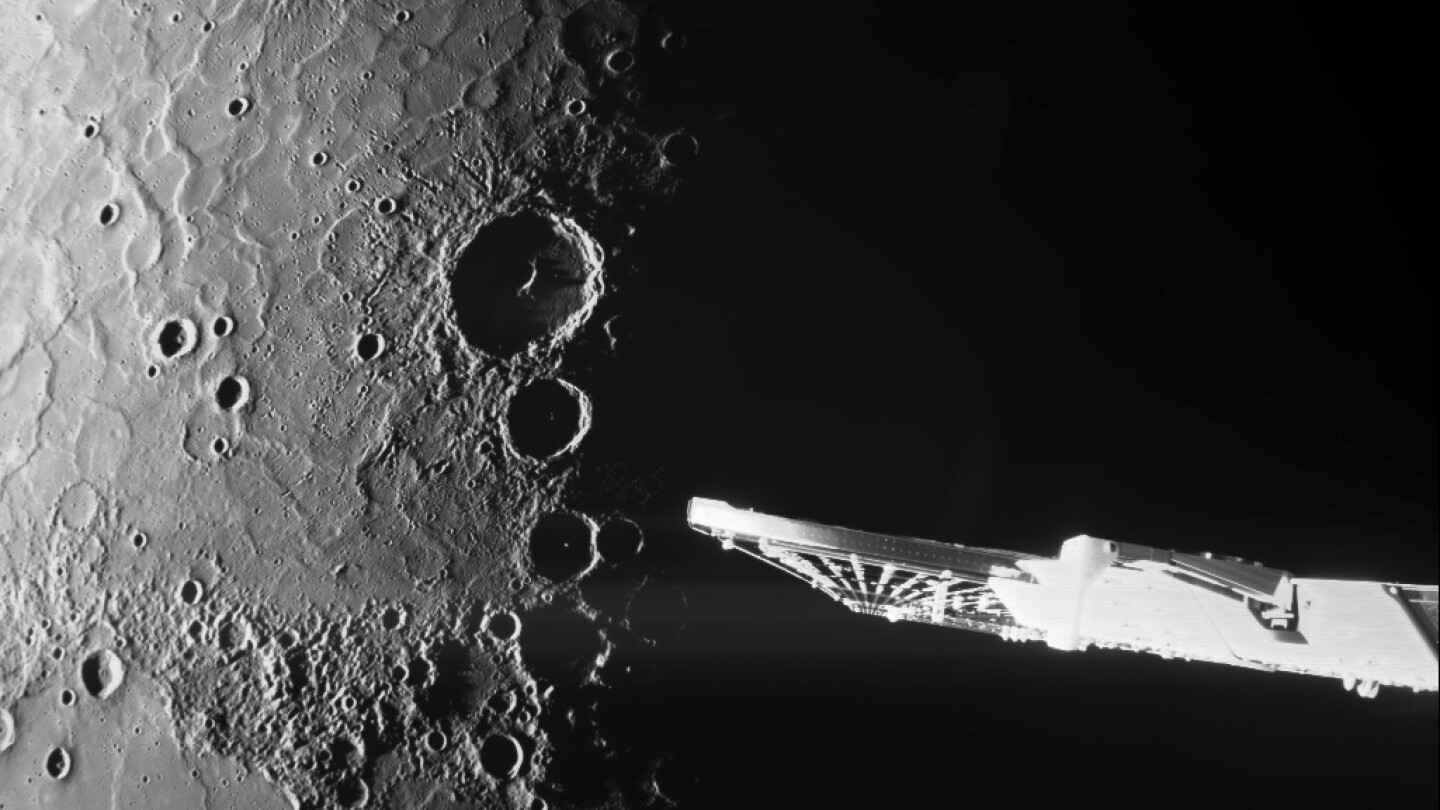 spacecraft-buzzes-mercury’s-north-pole-and-beams-back-stunning-photos