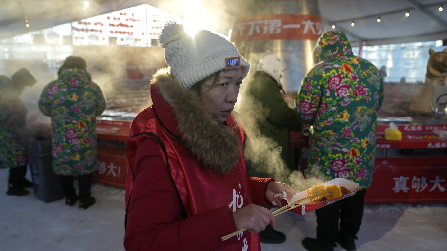 ap-photos:-warm-clothing,-hot-pot-and-even-ice-cream-bars-feature-at-china’s-harbin-ice-fair