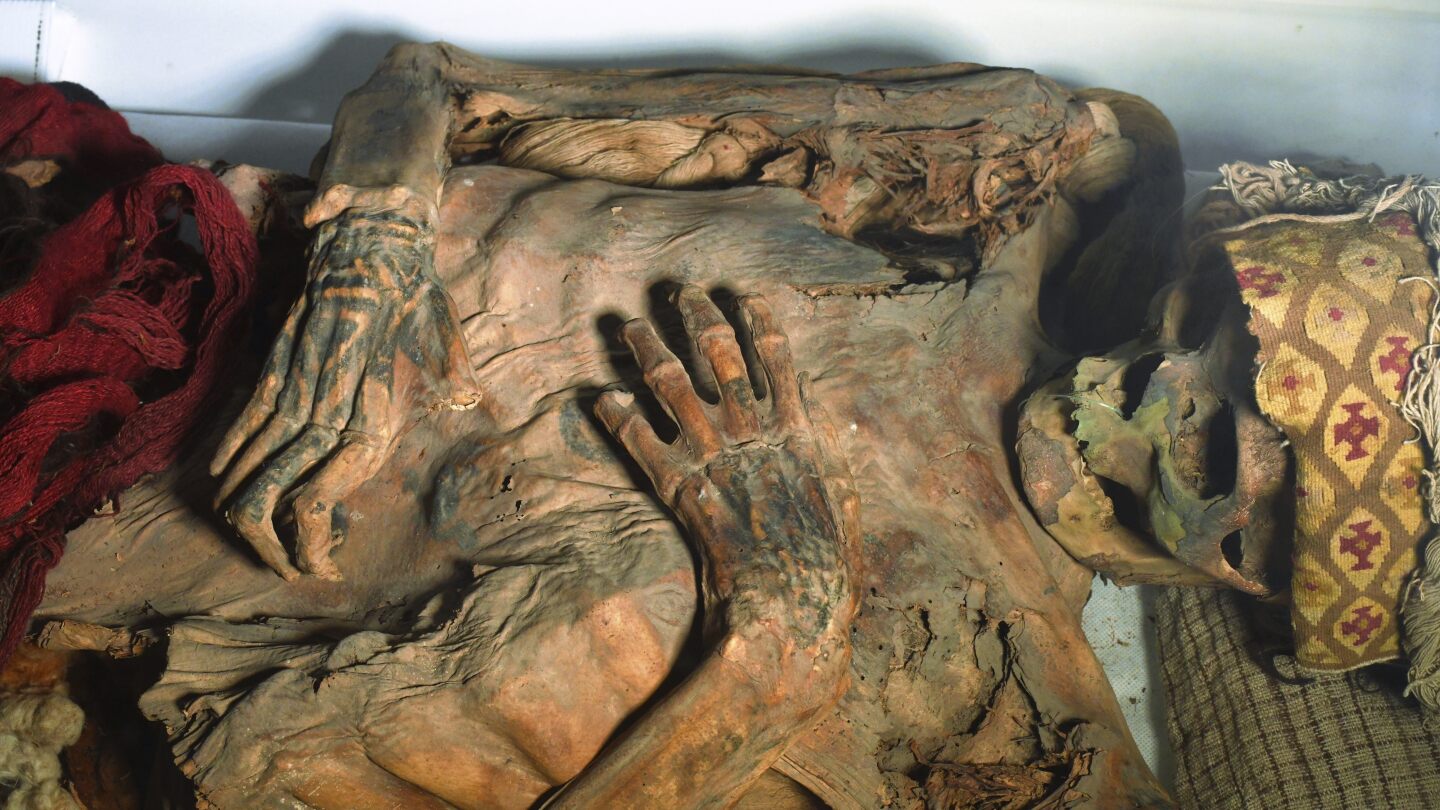 lasers-help-archaeologists-study-ancient-tattoos-on-peruvian-mummies