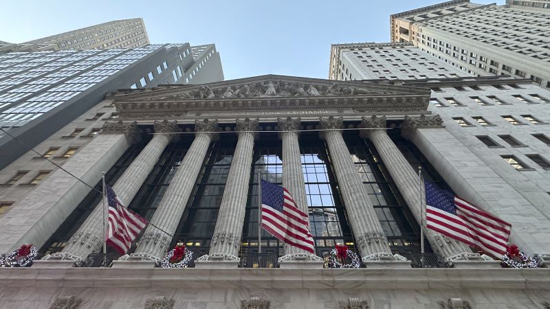 wall-street-rallies-on-robust-bank-earnings-and-positive-news-on-inflation