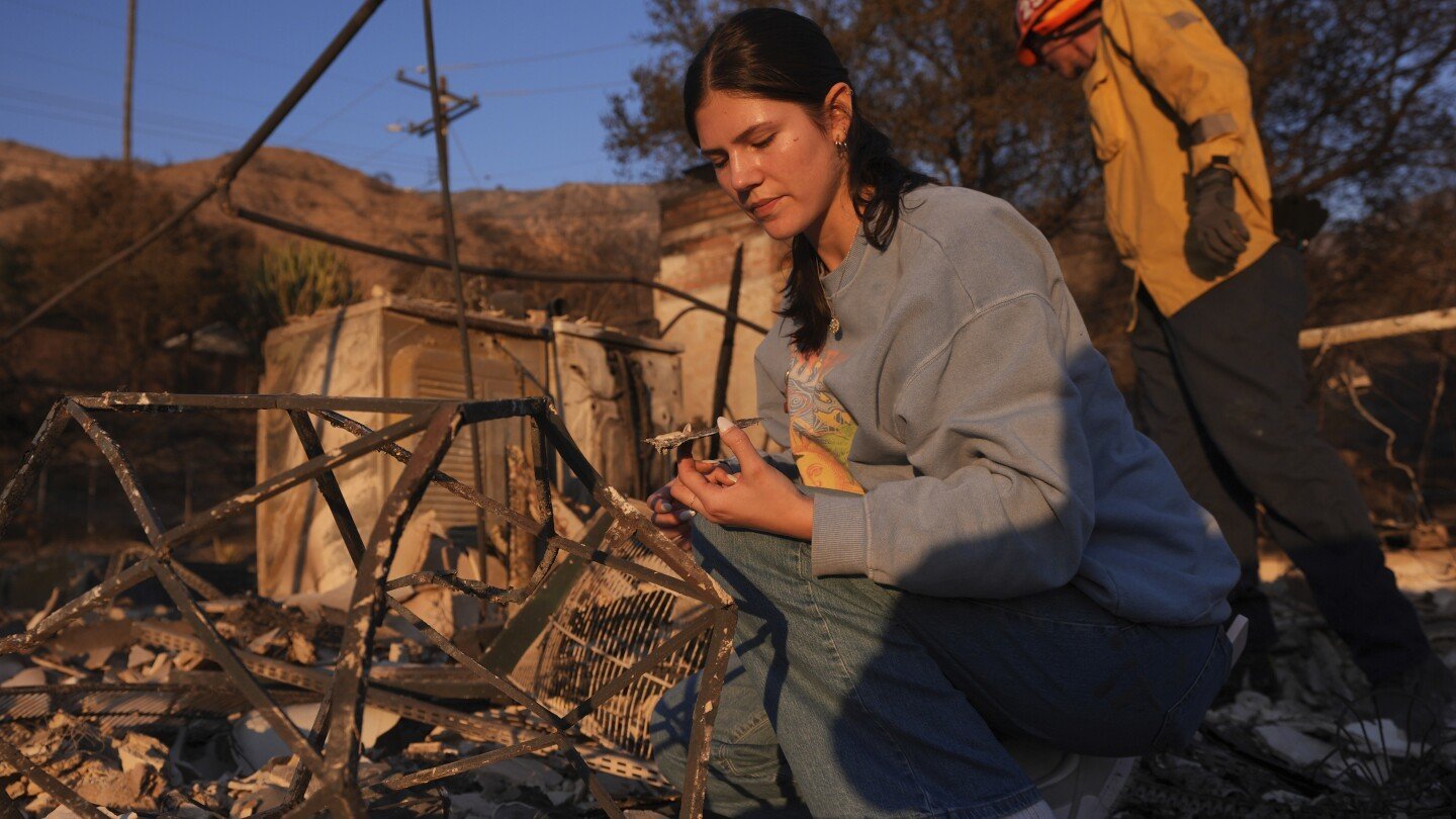 as-flames-linger,-talk-turns-to-rebuilding-los-angeles-neighborhoods-leveled-by-wildfires