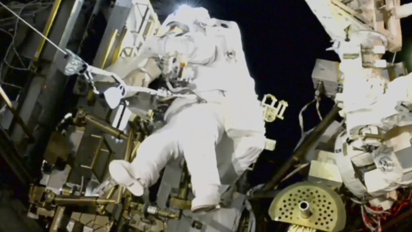 nasa’s-stuck-astronaut-steps-out-on-a-spacewalk-after-7-months-in-orbit