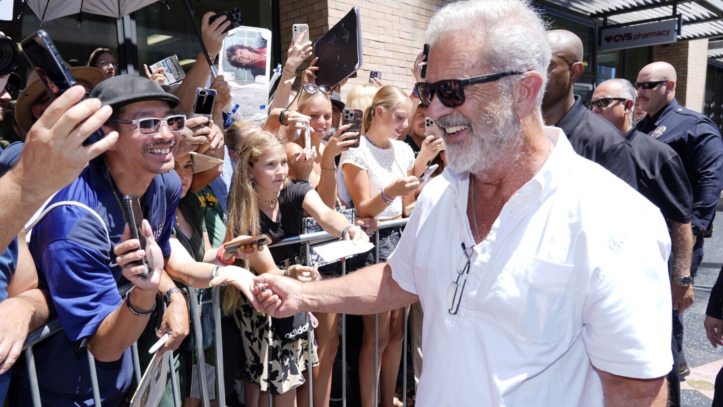 donald-trump-vows-to-help-‘troubled’-hollywood-with-mel-gibson,-jon-voight-and-sylvester-stallone