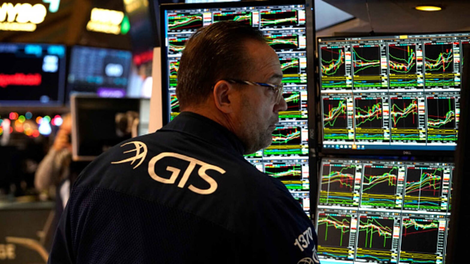 stock-futures-tick-lower-after-dow-ends-three-day-winning-run:-live-updates