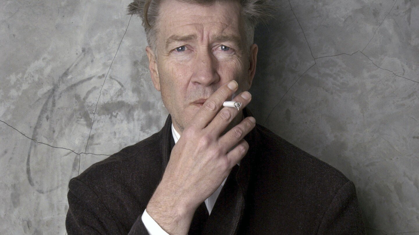 remembering-david-lynch’s-musical-legacy:-10-songs-to-go-beyond-the-films