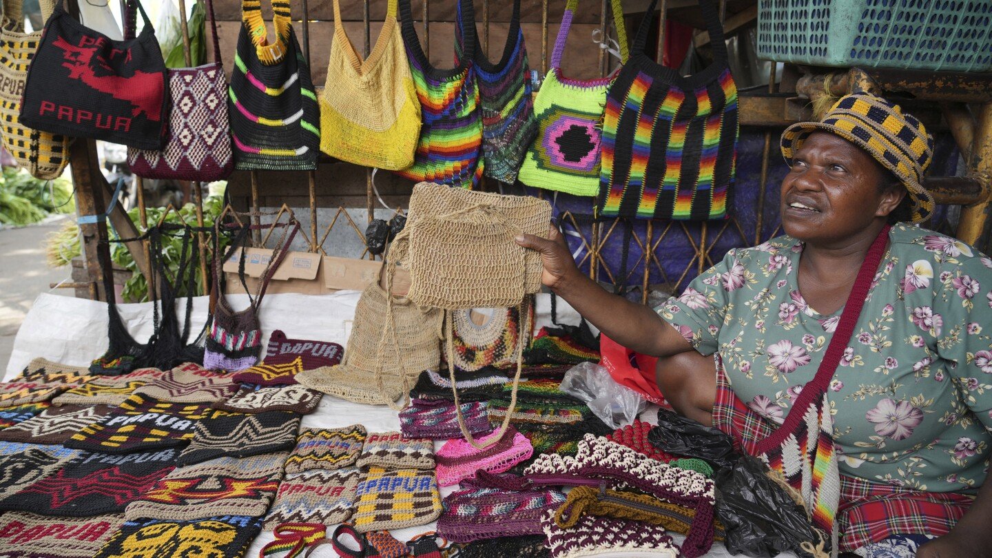 ap-photos:-papua’s-noken-bag,-the-knotted-legacy-of-resilience-and-identity