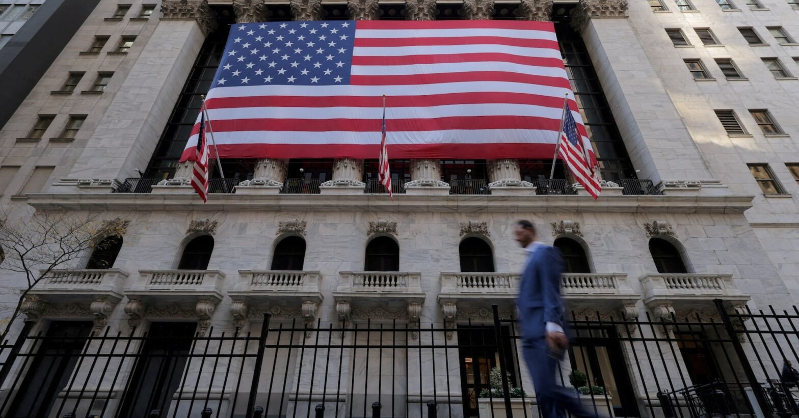 futures-edge-higher-with-all-eyes-on-trump-inauguration