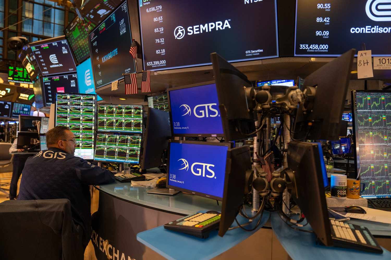 dow-jones-today:-stocks-poised-to-open-higher,-major-indexes-on-track-for-weekly-gains;-bitcoin-jumps-above-$102,000