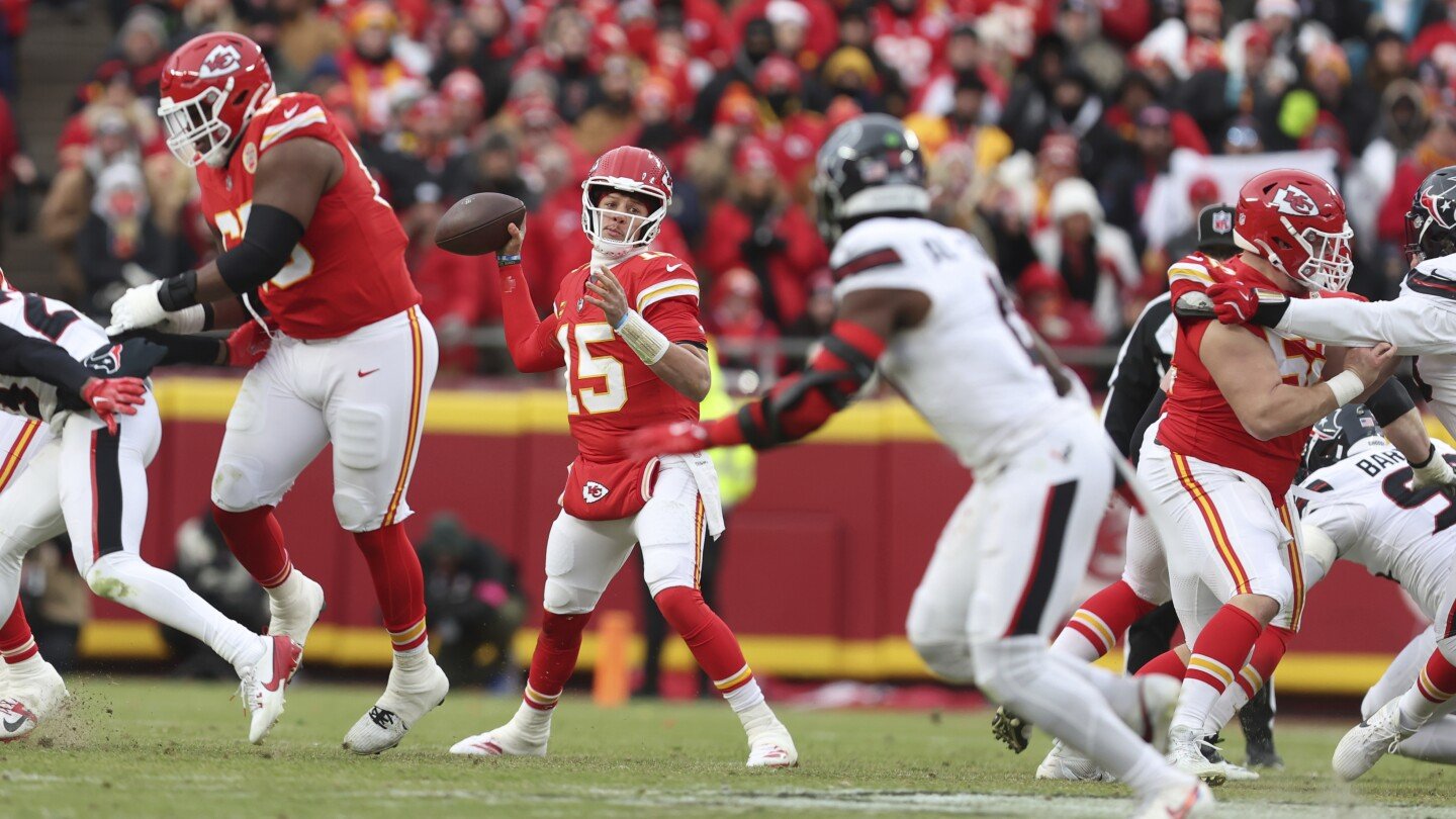 mahomes-and-kelce-help-chiefs-to-a-23-14-win-over-texans-and-another-afc-title-game-trip