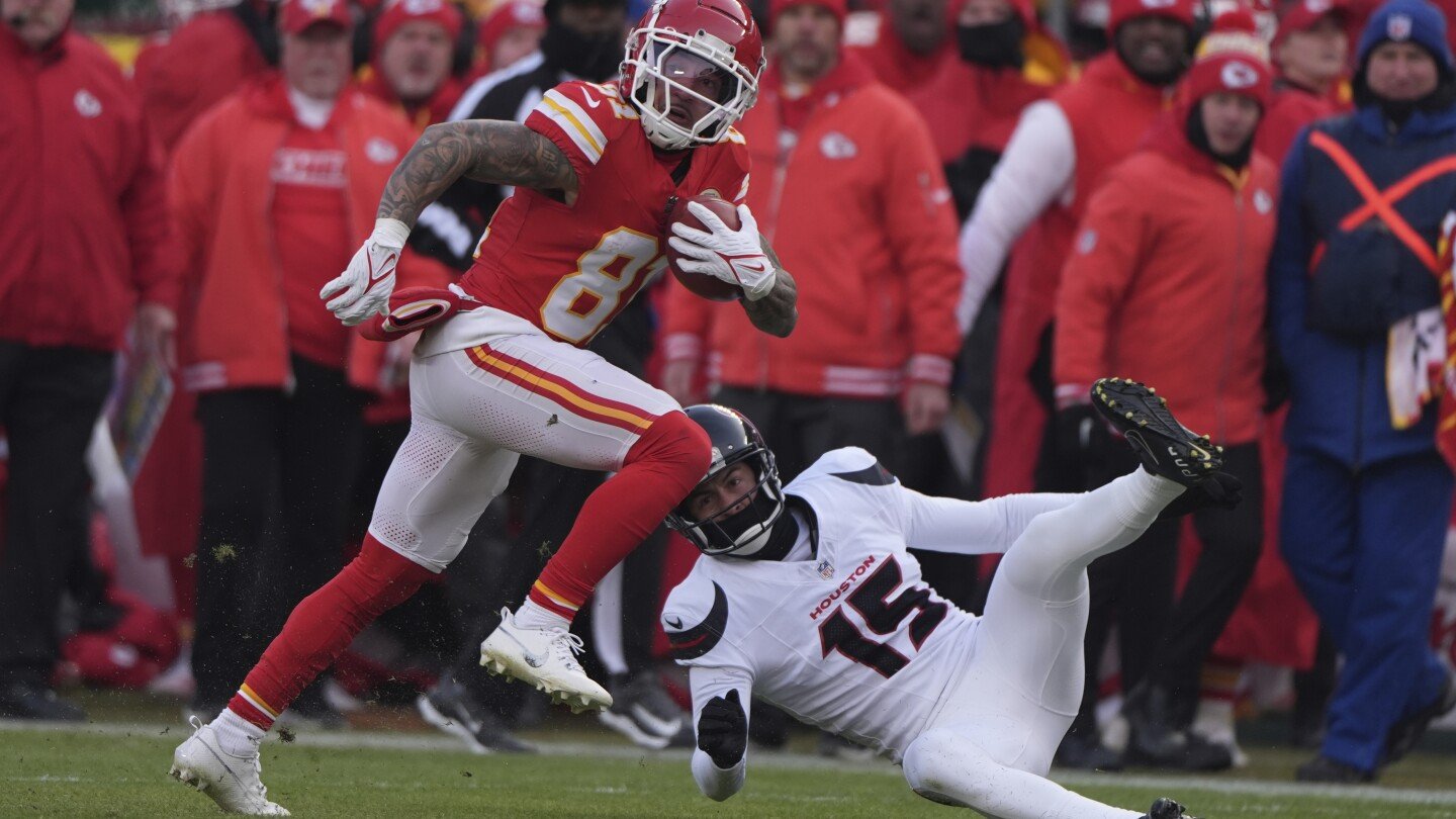 texans’-kris-boyd-flings-helmet,-gets-penalized-and-then-shoves-his-coach-on-first-play-vs.-chiefs