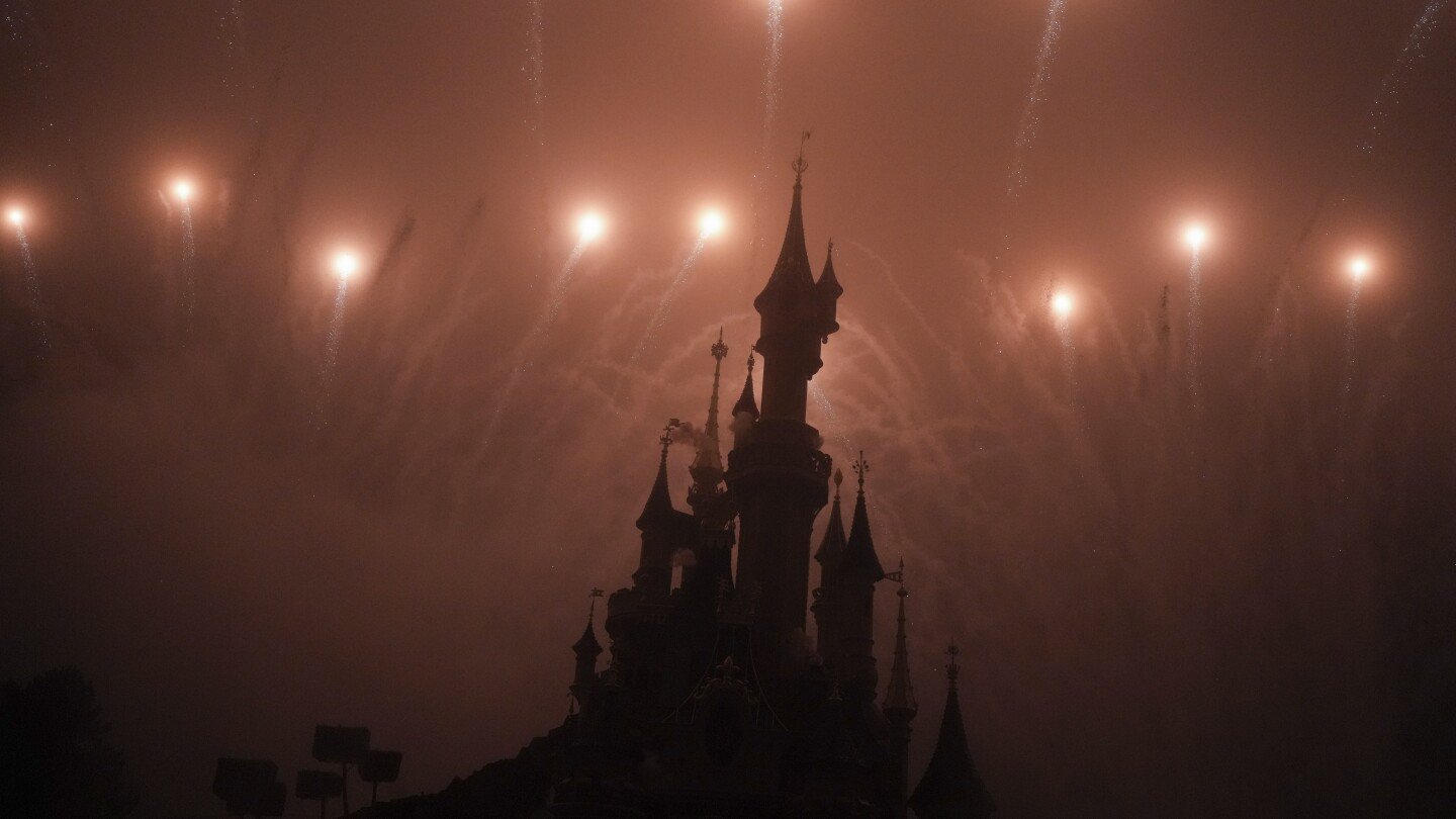 disneyland-paris-unveils-spectacular-nighttime-show-using-paris-games-laser-technology