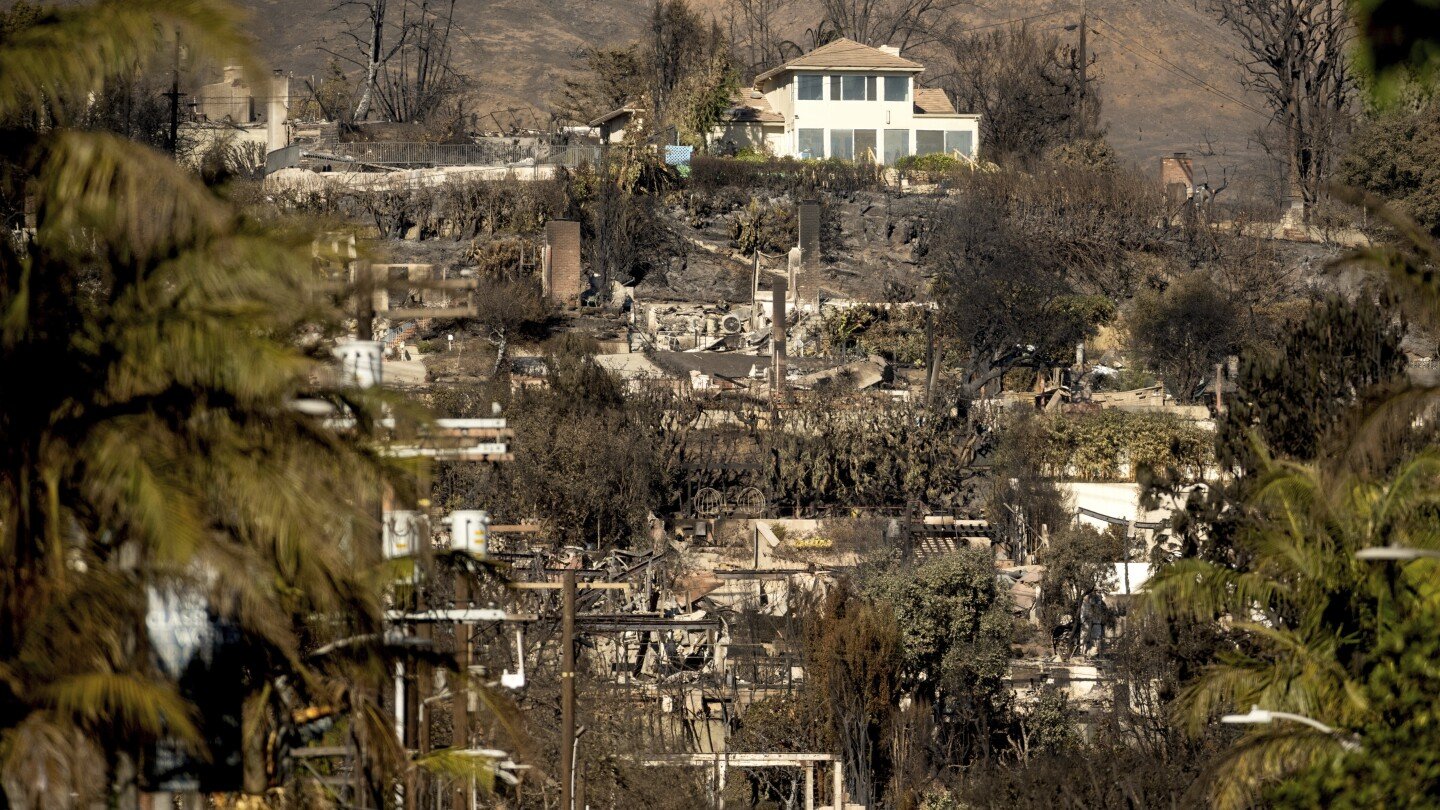 why-are-lone-homes-left-standing-after-the-fires?-it’s-not-entirely-luck