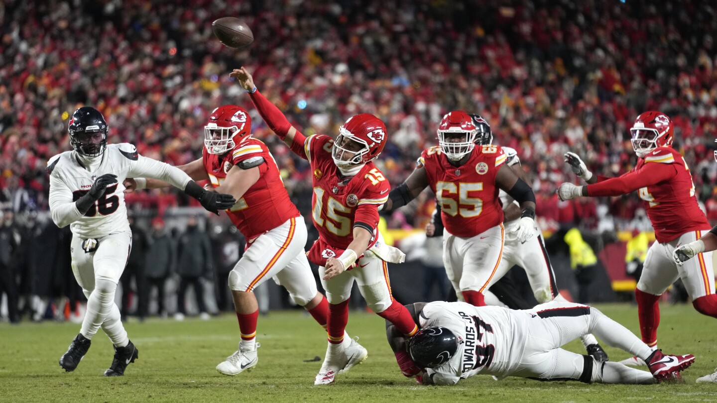 josh-allen-looks-to-break-through-in-4th-playoff-meeting-against-patrick-mahomes