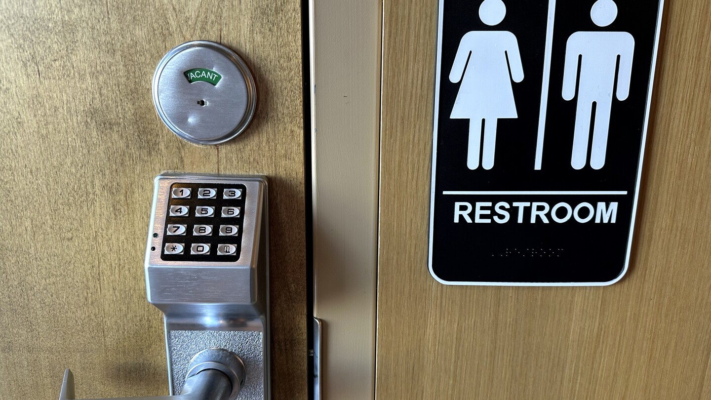 starbucks’-policy-change-flushes-out-a-debate-over-public-restroom-access
