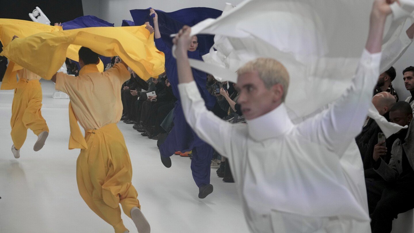 paul-smith-takes-inspiration-from-father’s-photography-for-paris-fashion-week
