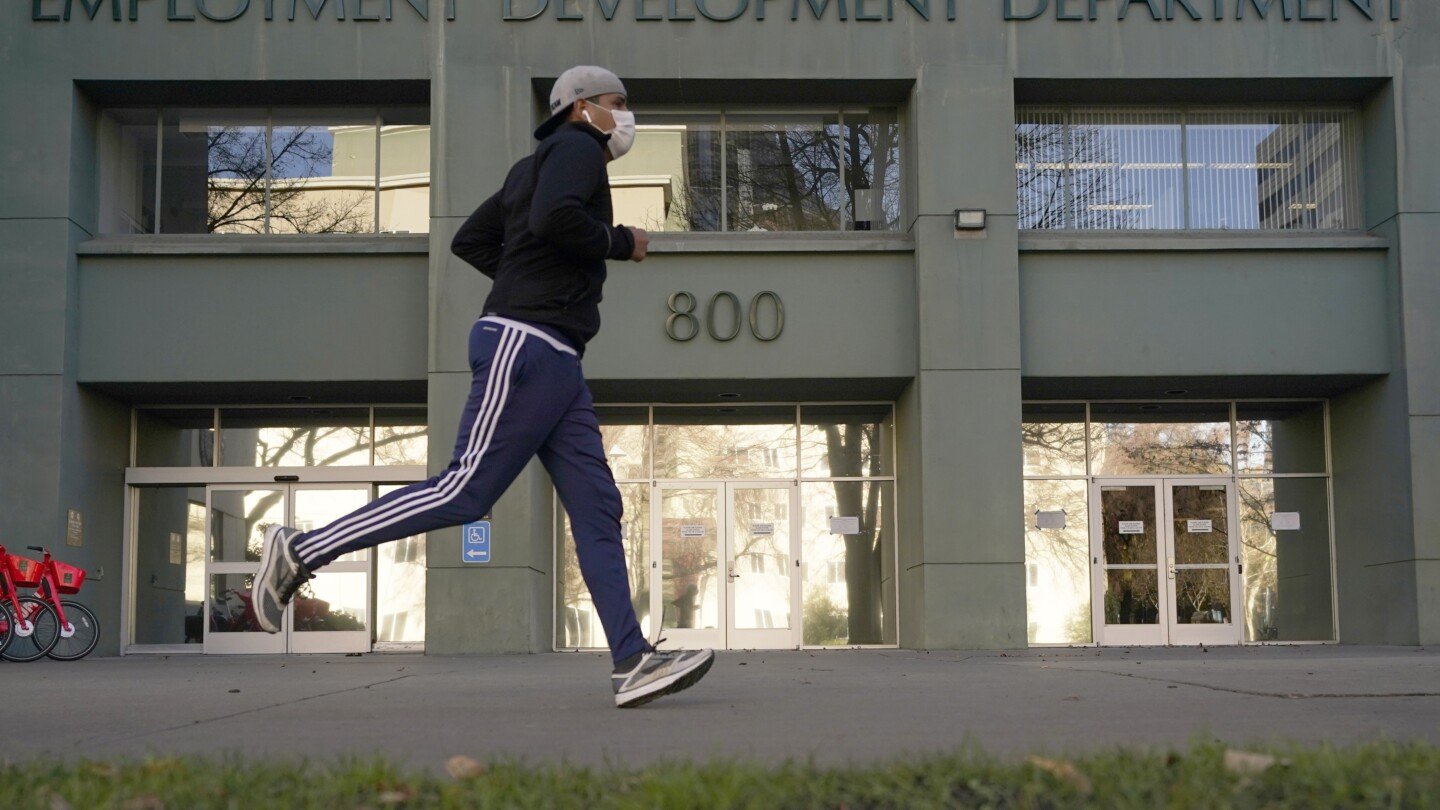 more-americans-file-for-unemployment-benefits-last-week,-continuing-claims-highest-in-3-years