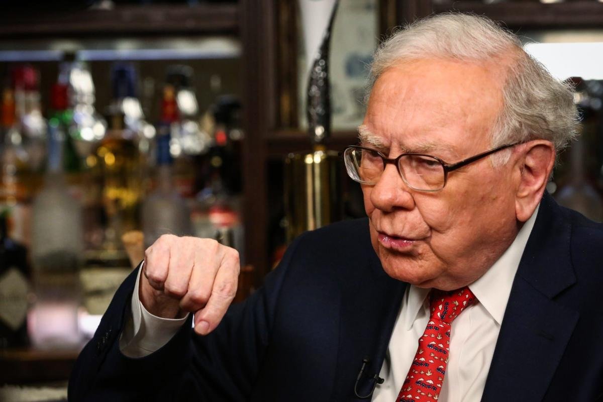 the-stock-market-gauge-named-after-warren-buffett-just-hit-an-all-time-high,-sending-a-warning-worse-than-before-the-dot-com-bubble-burst