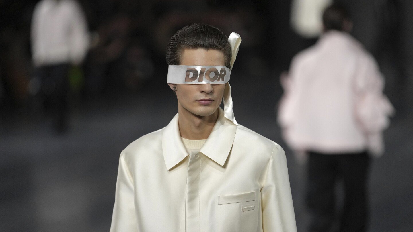 kim-jones-sharpens-vip-filled-dior-men’s-fashion-with-a-structured,-masculine-recalibration