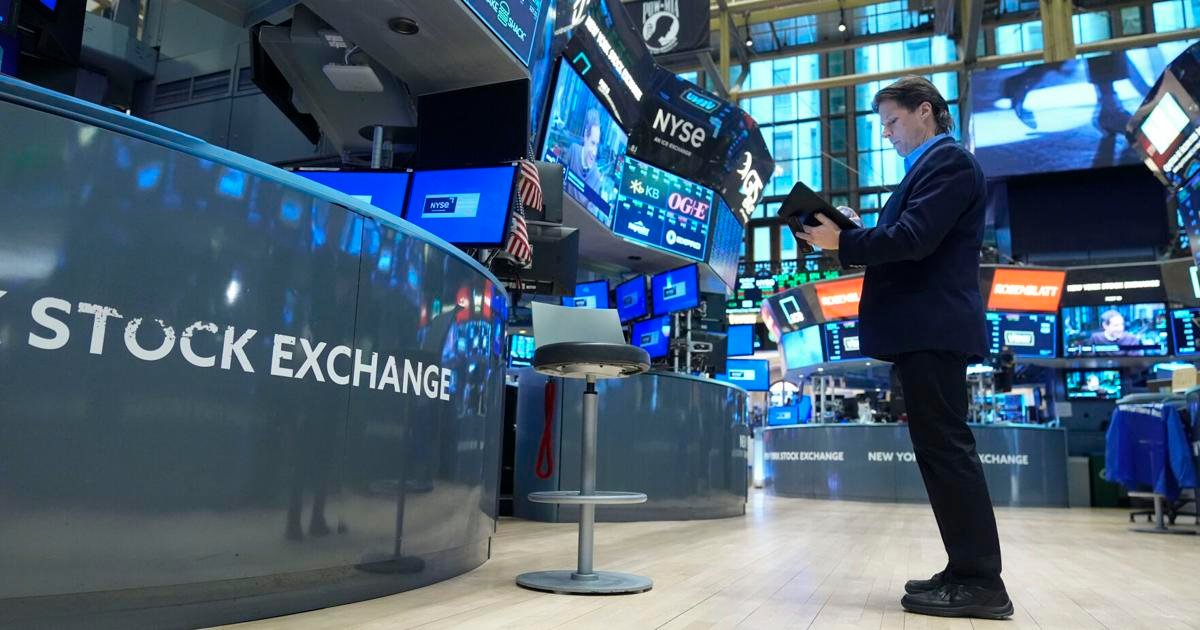stock-market-today:-wall-street-hangs-near-its-record