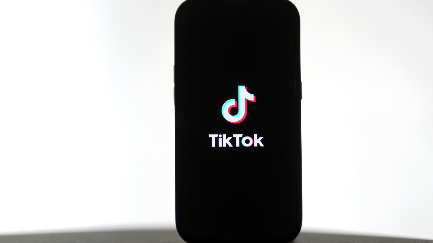 people-are-hawking-tiktok-loaded-phones-for-thousands-on-ebay,-facebook