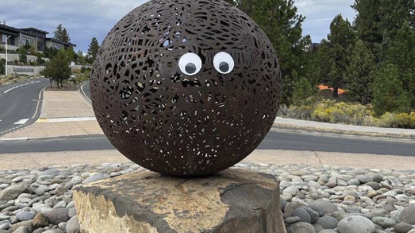 man-says-he-was-behind-some-of-the-viral-googly-eyes-on-public-art-in-oregon