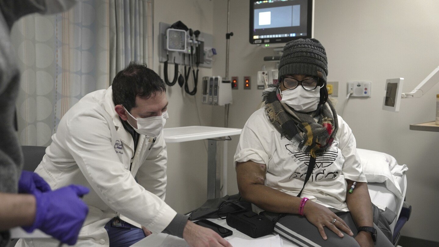 the-only-person-in-the-world-with-a-functioning-pig-organ-is-thriving-after-a-record-2-months