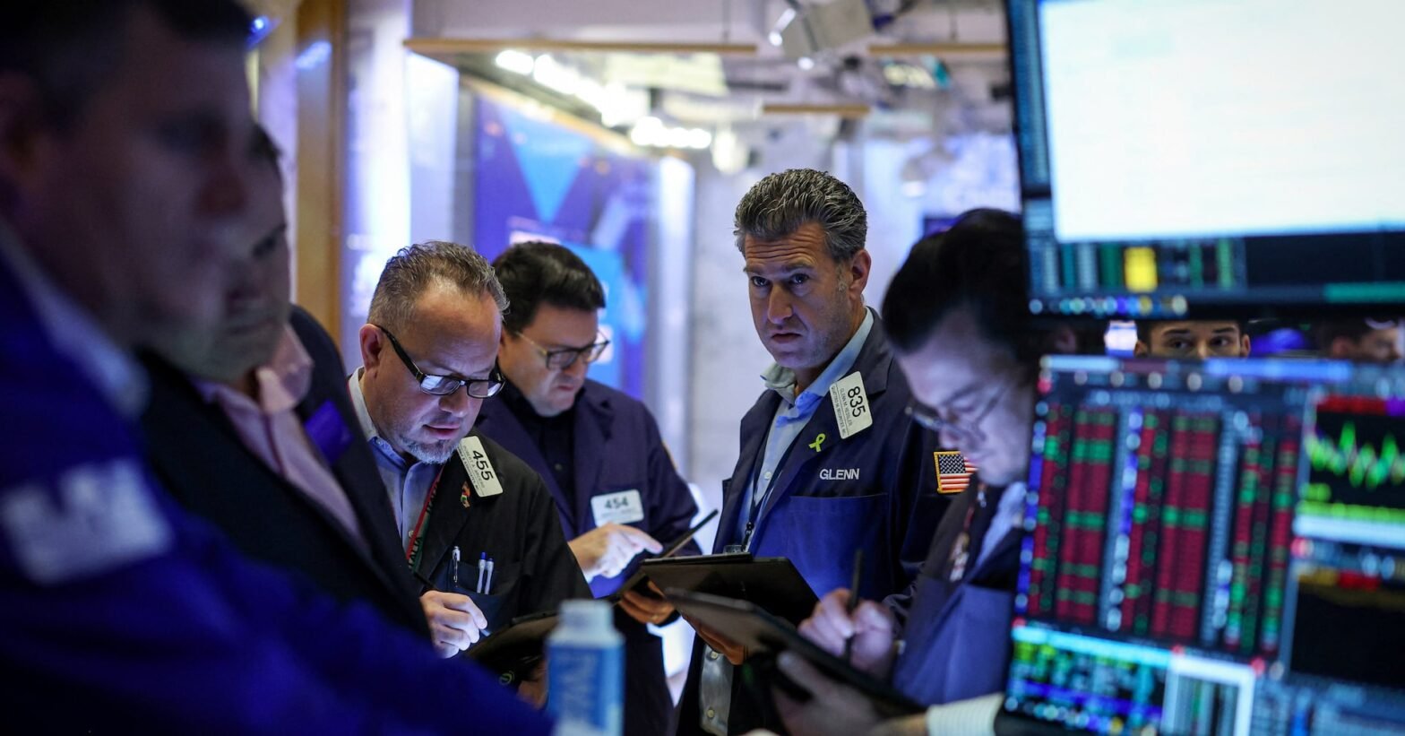 us-dollar-posts-biggest-weekly-loss-since-november-2023-on-tariff-angst