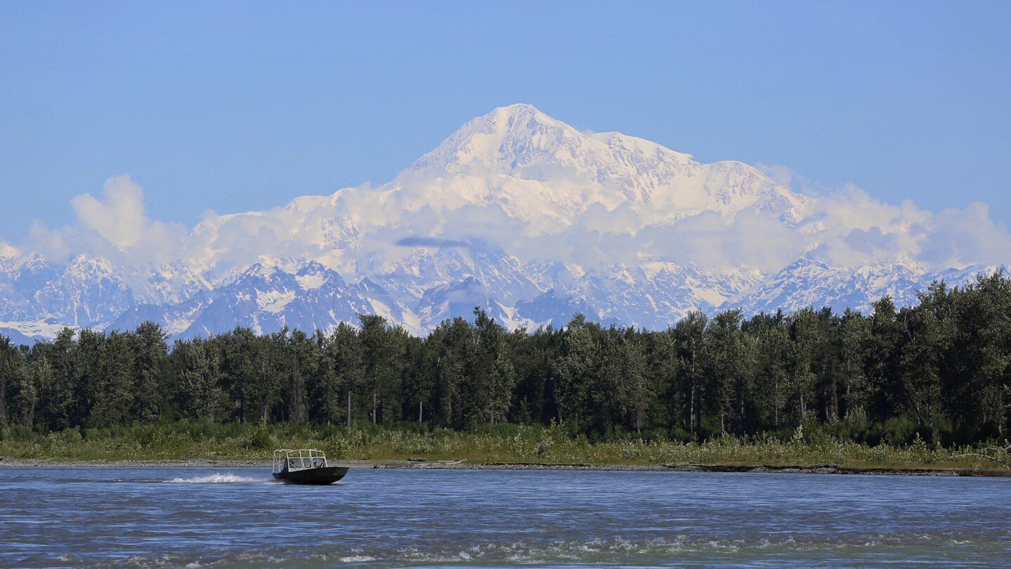 alaskans-say-trump-can-change-the-name-of-denali-but-can’t-make-people-call-it-mount-mckinley