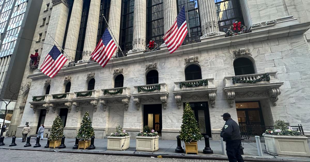 stock-market-today:-asian-markets-are-mixed-after-wall-street-edges-back-from-its-record