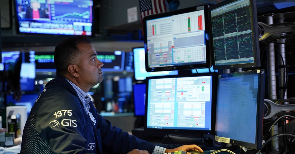 stock-market-today:-tech-stocks-crash,-nvidia-tumbles-on-china-ai-threat