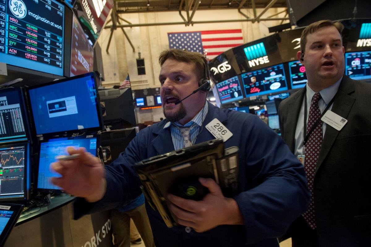 stock-market-today:-nasdaq-clobbered,-s&p-500-tumbles-as-ai-fears-rock-nvidia,-tech-stocks