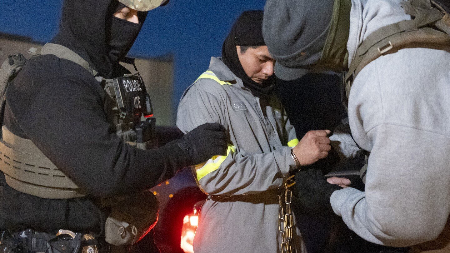 immigration-officers-say-‘the-worst-go-first,’-but-now-there’s-no-‘free-pass’