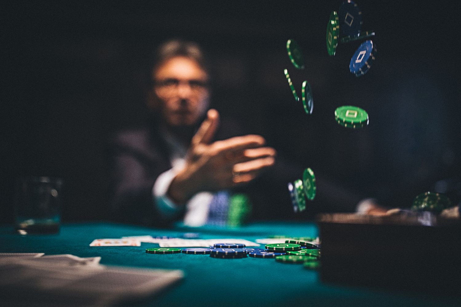 is-warren-buffett-right-that-the-stock-market-is-like-a-casino?-what-investors-need-to-know