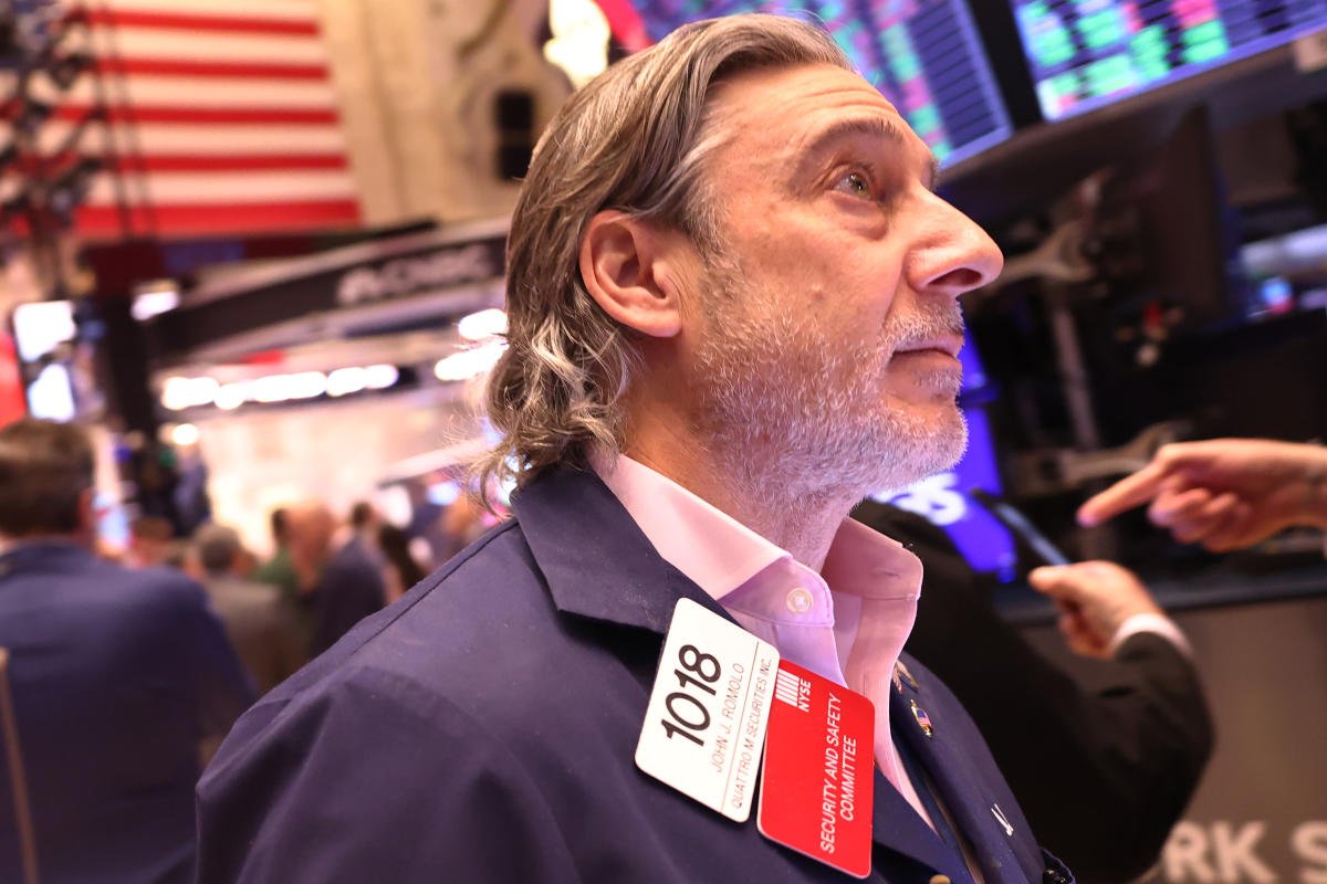 stock-market-today:-nasdaq-leads-declines,-dow-stalls-ahead-of-fed-decision