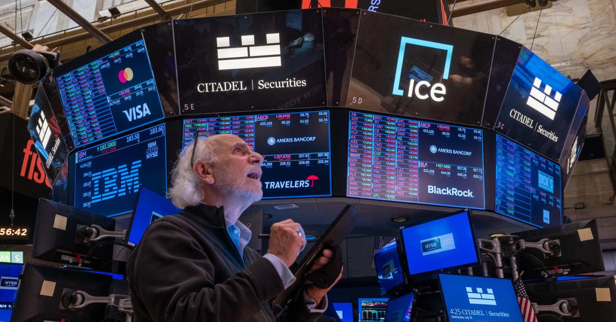 stock-market-today:-stocks-higher-on-tech-gains,-apple-earnings-on-deck