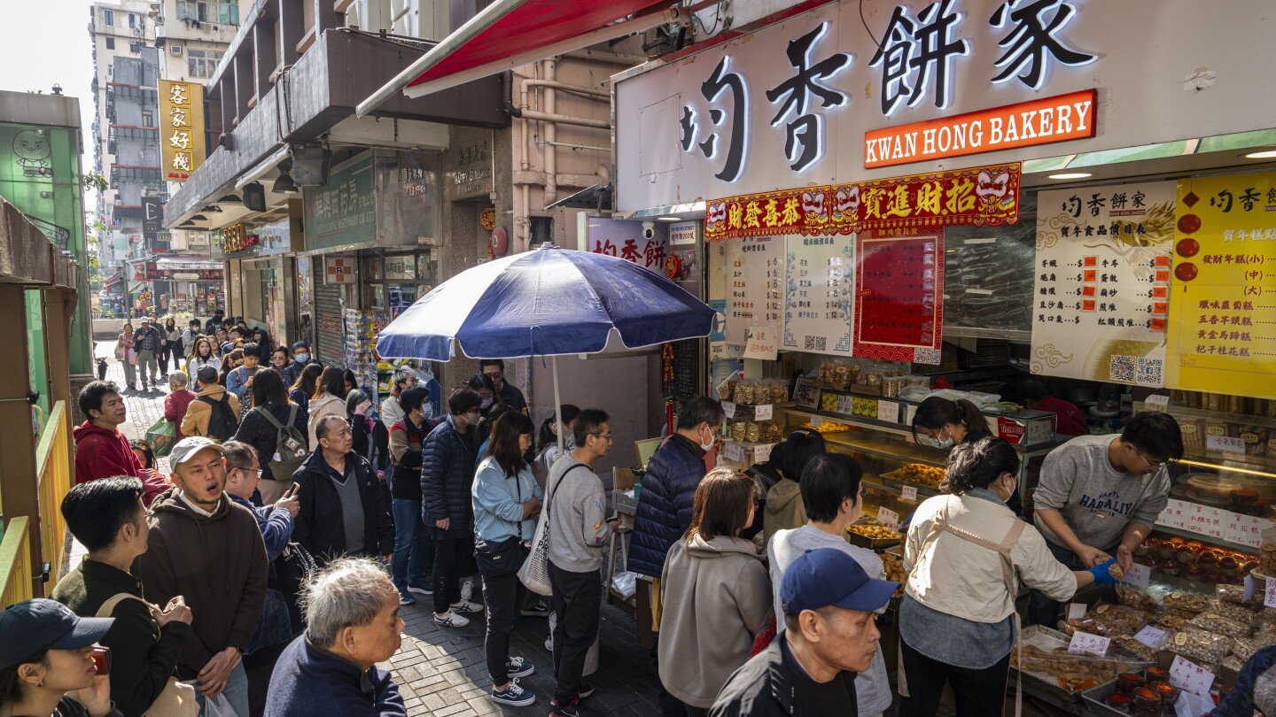 ap-photos:-move-over-peanuts,-pistachio-is-the-latest-trend-for-hong-kong-new-year-treats