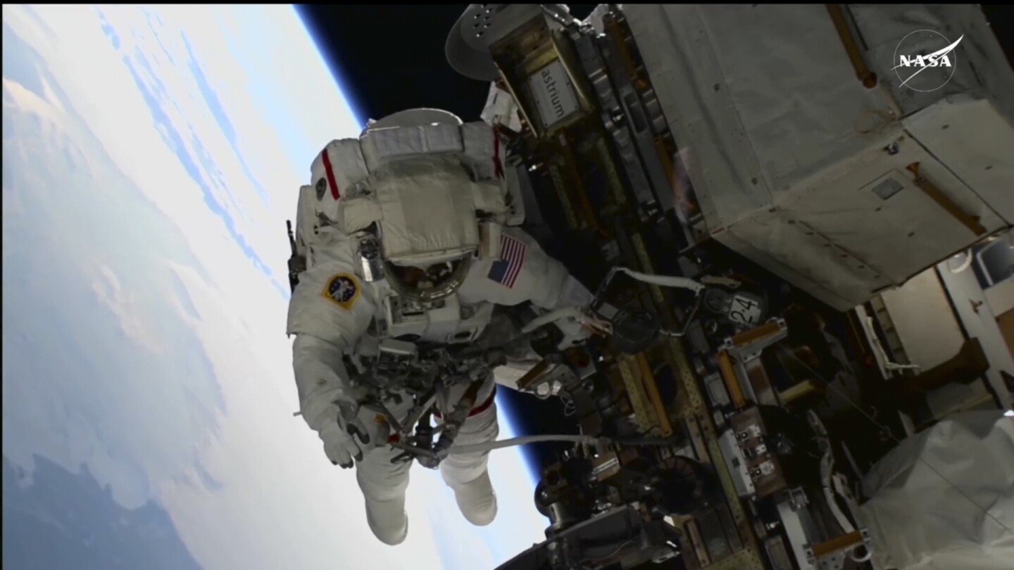 nasa’s-2-stuck-astronauts-take-their-first-spacewalk-together