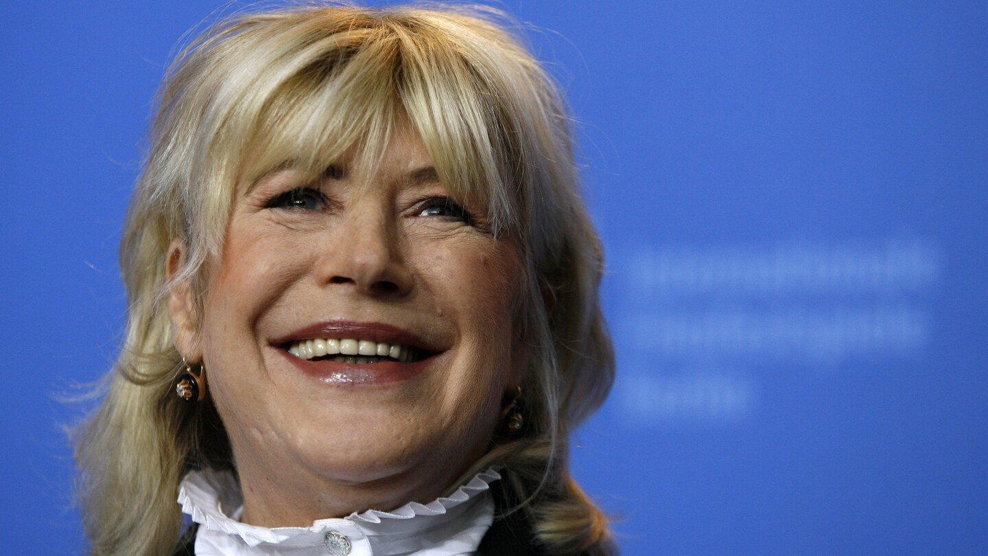 marianne-faithfull,-singer-and-pop-icon,-dies-at-78