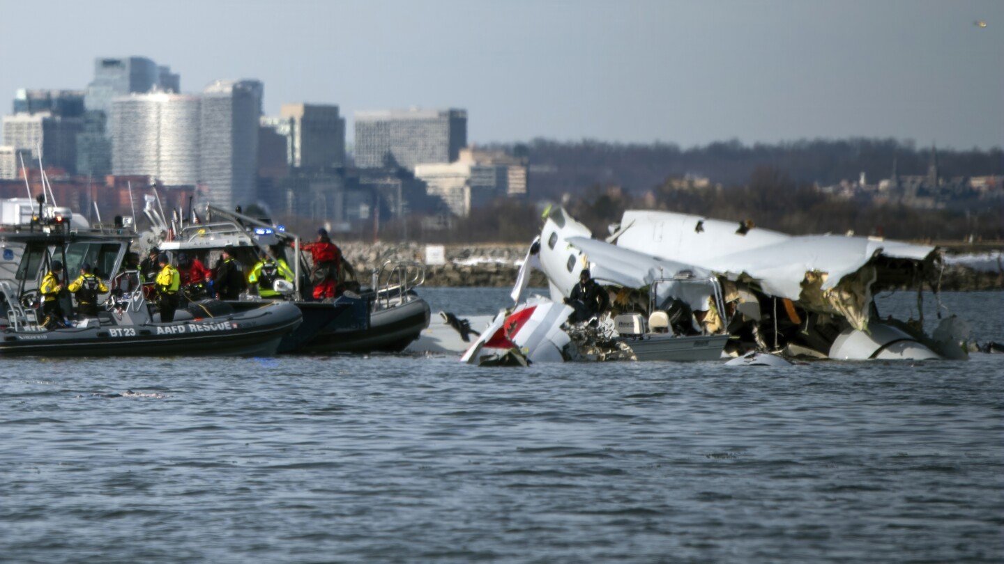 midair-collision-kills-67-people-in-the-deadliest-us-air-disaster-in-almost-a-quarter-century
