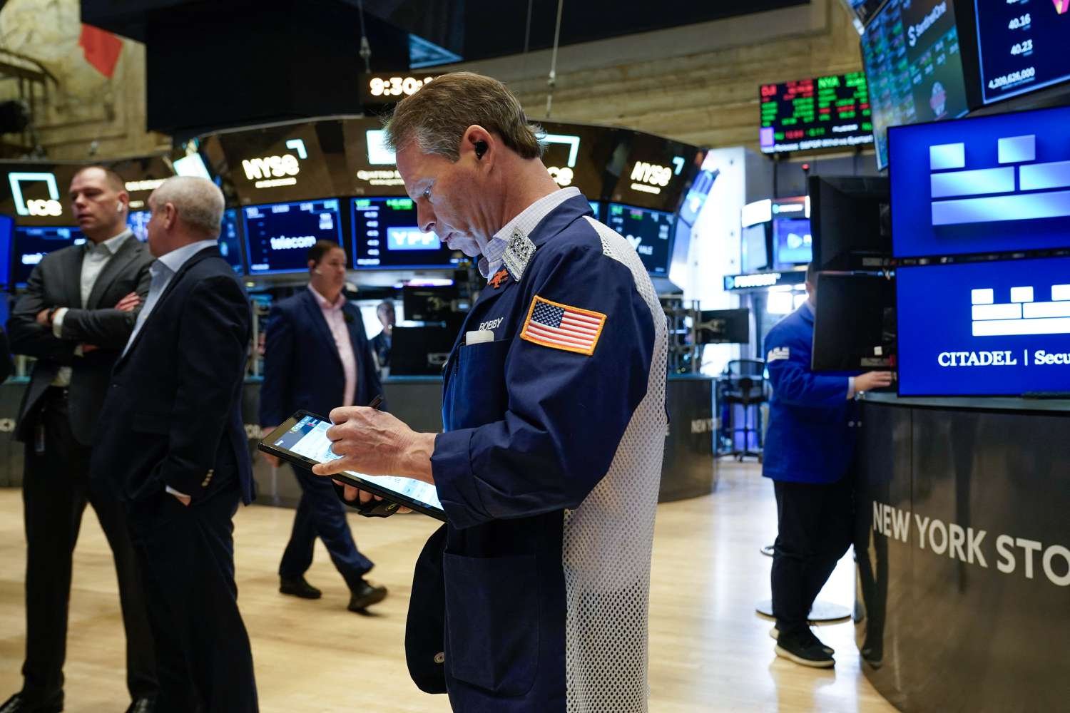 dow-jones-today:-stock-futures-rise-ahead-of-key-inflation-report;-major-indexes-on-track-to-post-january-gains