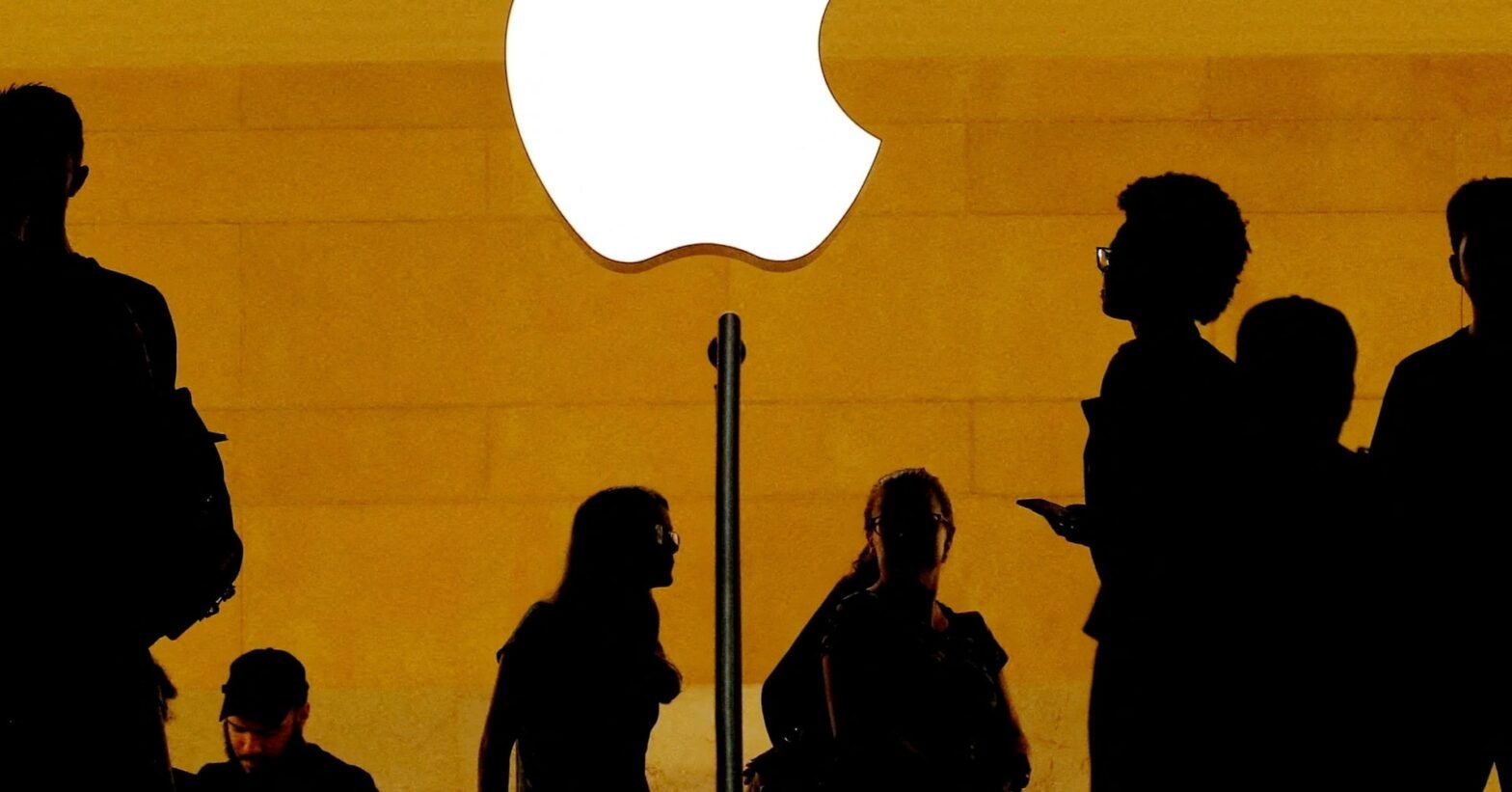 apple-lifts-us-stock-index-futures-as-crucial-inflation-test-looms