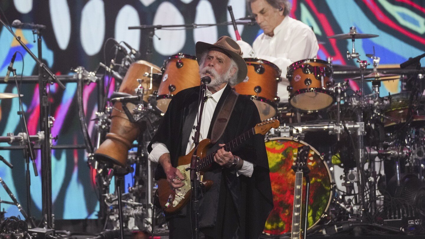 tie-dye-and-dancing-bears:-grammy-weekend-begins-with-grateful-dead-honored-as-persons-of-the-year