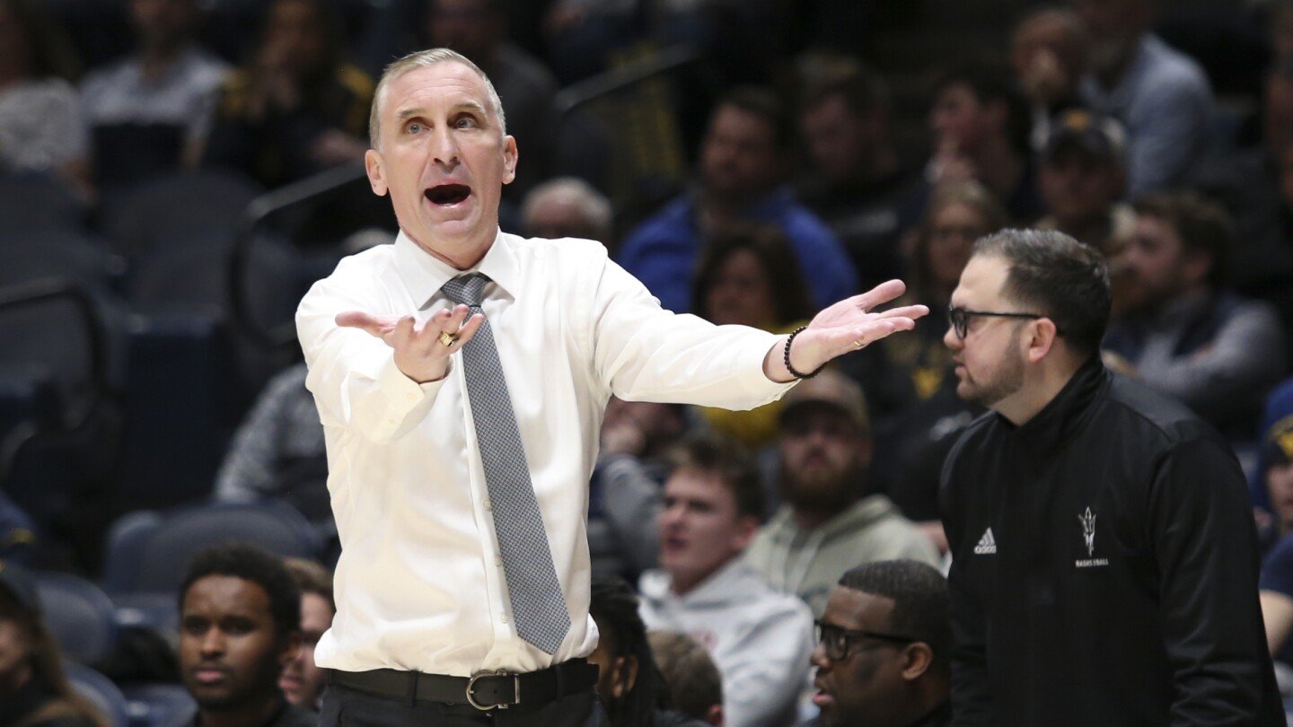 arizona-state-coach-bobby-hurley-waves-players-off-court-after-testy-finish-against-rival-arizona