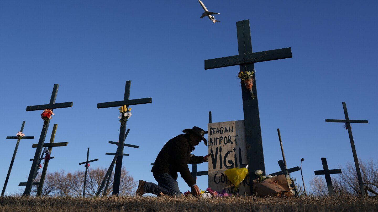 families-visit-crash-site-days-after-the-deadliest-us-air-disaster-in-a-generation